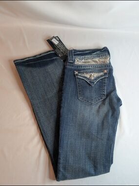 NWT Women’s Miss Me Dark Blue Jeans with Sequin Pocket Trim Size 28